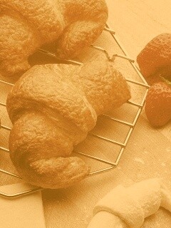 Круассаны с клубникой обои