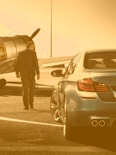 BMW F10 M5 на аэродроме обои