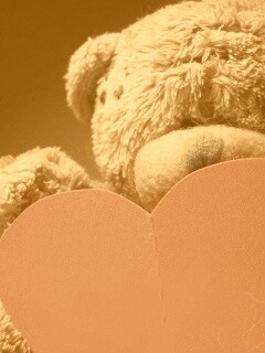 Мишка с сердцечком обои