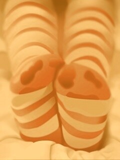 Ножки в полосатых чулках обои