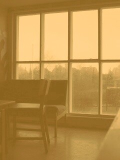 Тёмная комната и дождь за окном обои