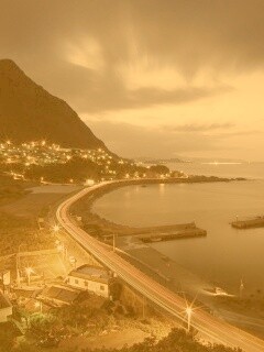 Городок у моря обои