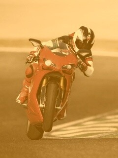 Мотоциклист на заднем колесе обои