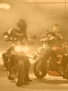 Мотоциклисты на парковке обои