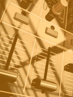 Пульт диджея и отражение на нем обои