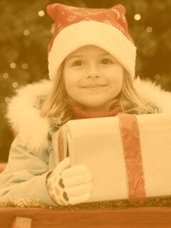 Ребенок с подарком обои