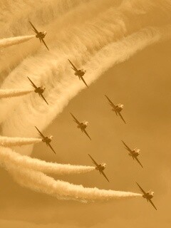 Красивая эскадра самолетов на авиашоу обои