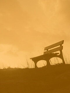 Силуэт скамейки на фоне неба обои