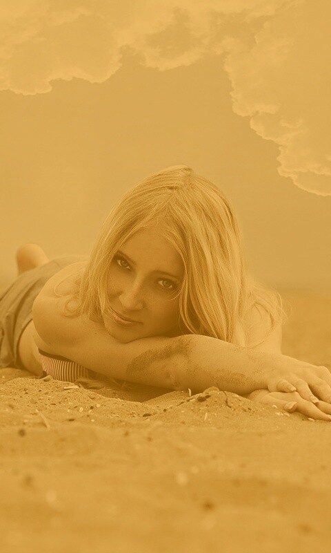 Девушка на пляже обои