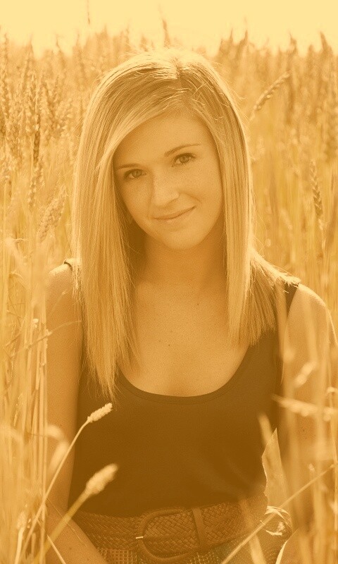 Девушка во ржи обои