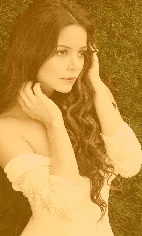 В белом платье обои