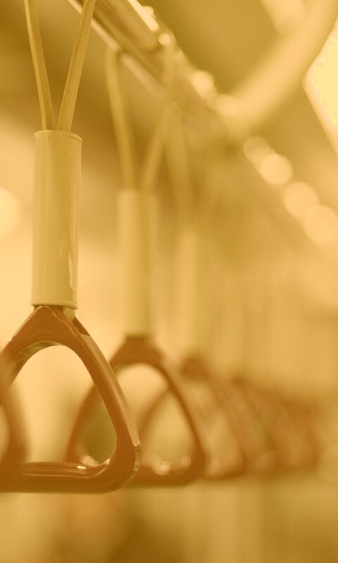 Поручни в метро обои