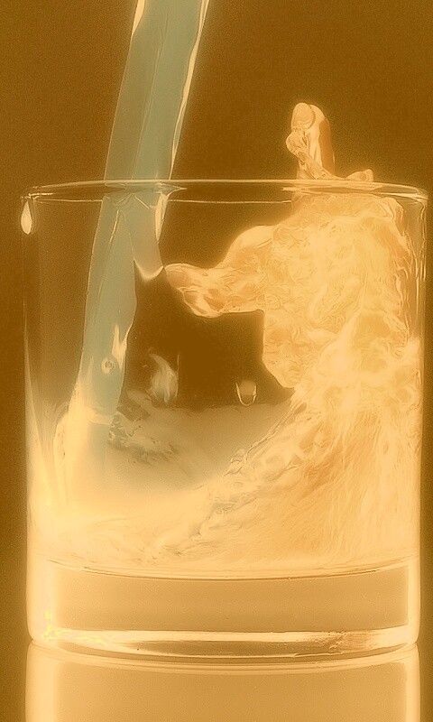 Огонь и вода в стакане обои