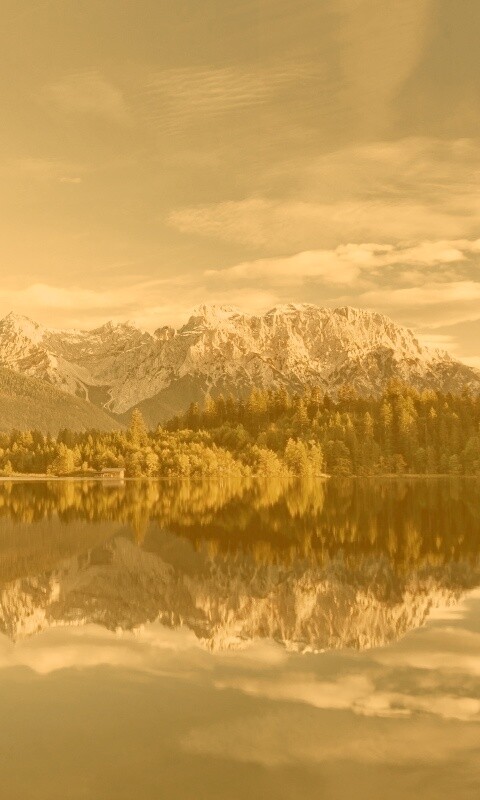 Горы отражаются в озере обои