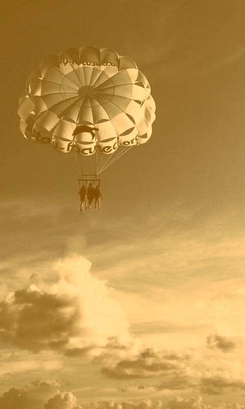 Трое парашютистов обои