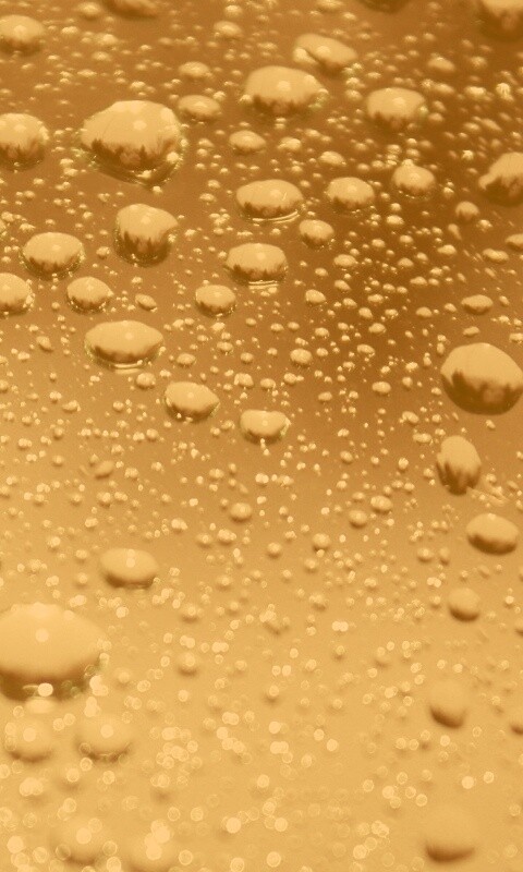 Капли воды на поверхности стекла обои