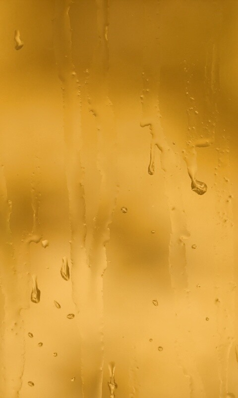 Текущая по стеклу вода обои