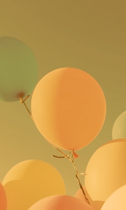 Разноцветные воздушные шарики обои