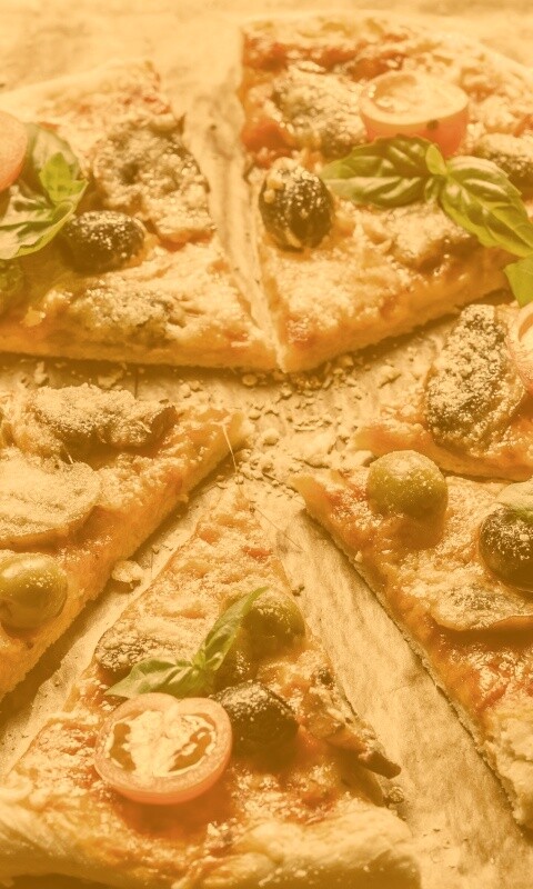 Сочная пицца с томатами и пармезаном обои