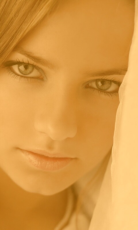 Красивая молодая девушка обои