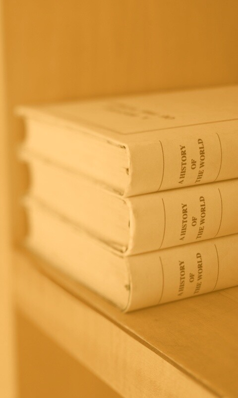 Книги на полке обои