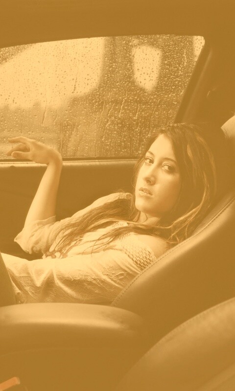 Девушка в автомобиле обои