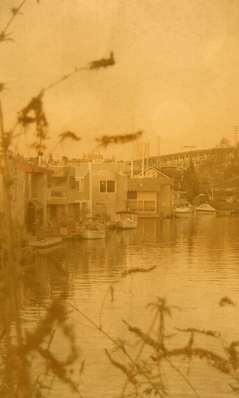 Городок на реке обои