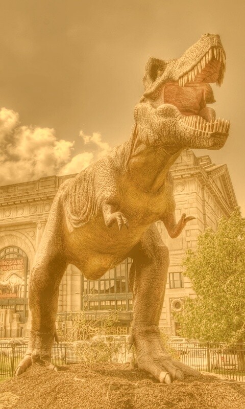 Скульптура динозавра рядом с музеем рептилий обои
