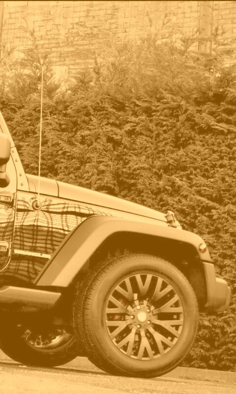 Черный внедорожник обои