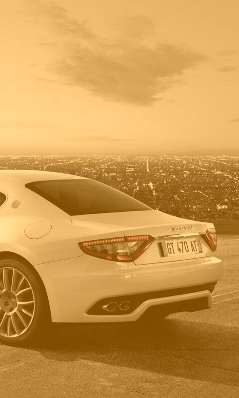Maserati Granturismo на фоне города обои
