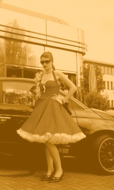 Fiat 500 и девушка обои