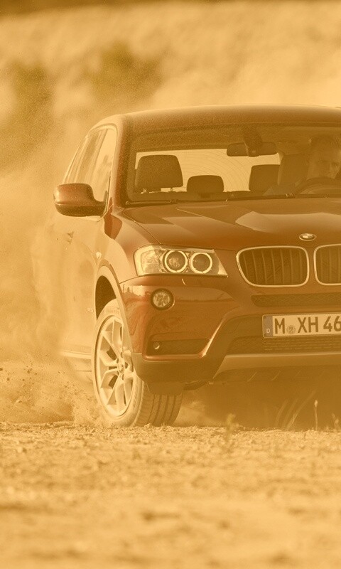 Кроссовер BMW в заносе обои