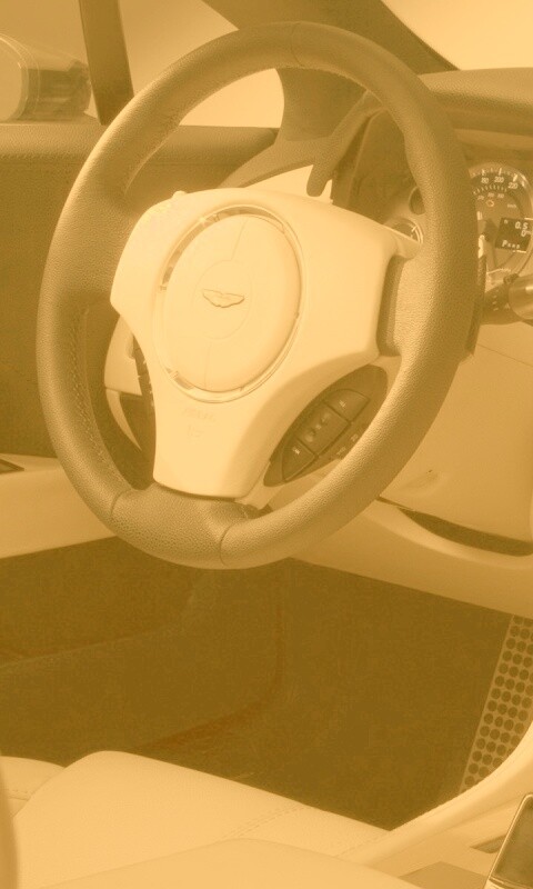 Салон Астон Мартина обои