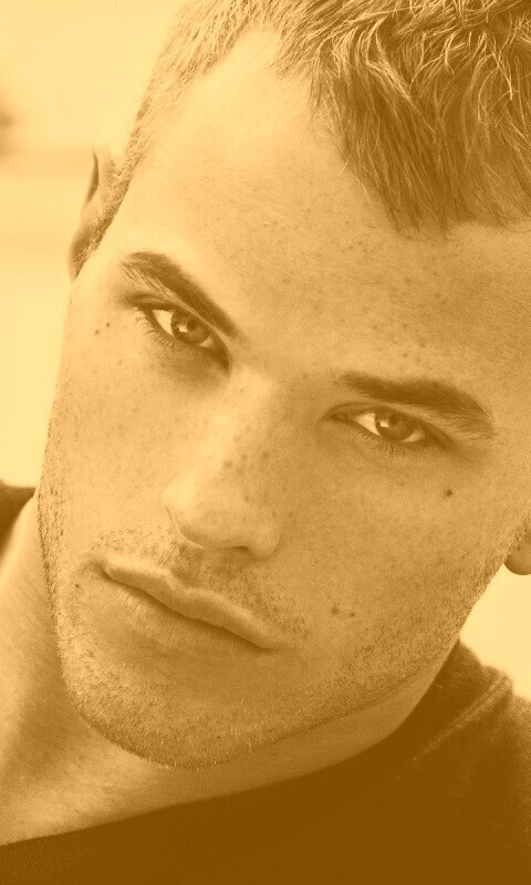 Келлан Латс обои