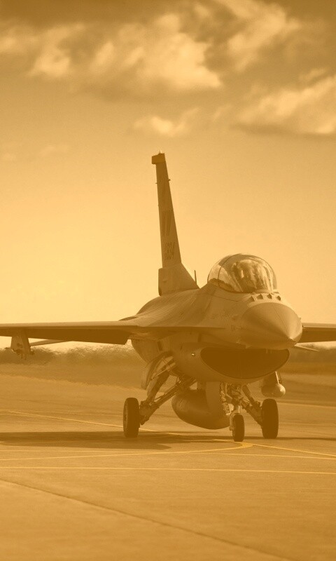 Истребители f16 Falcon на взлетной полосе обои