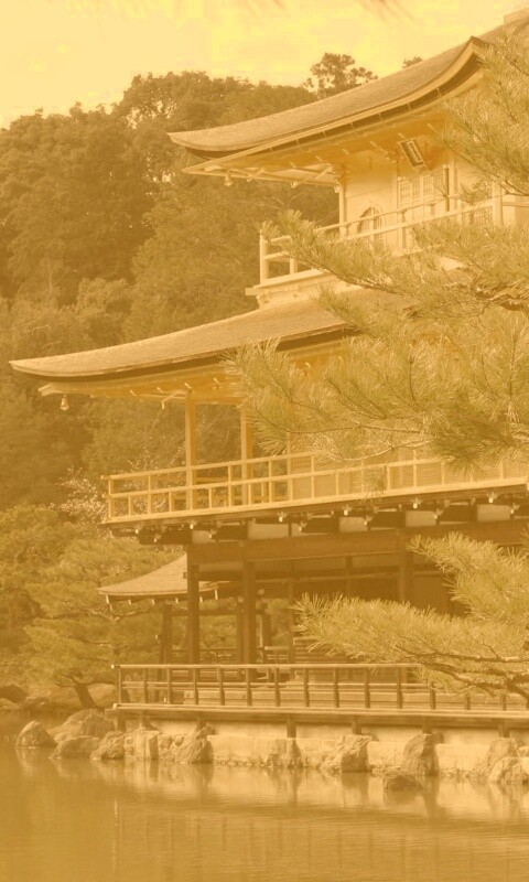 Пагода на берегу озера обои