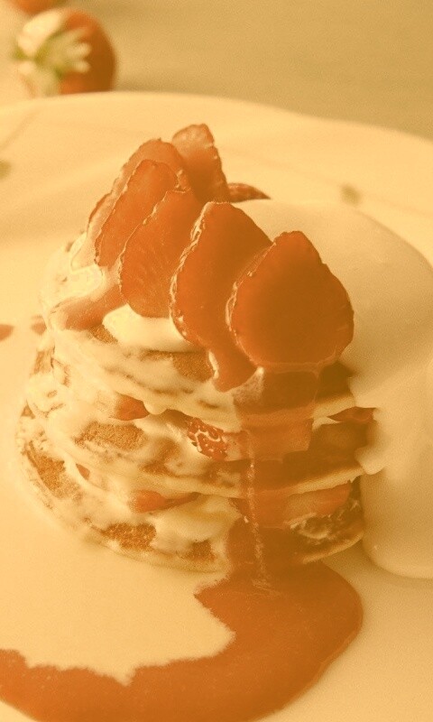 Блинчики с клубникой обои