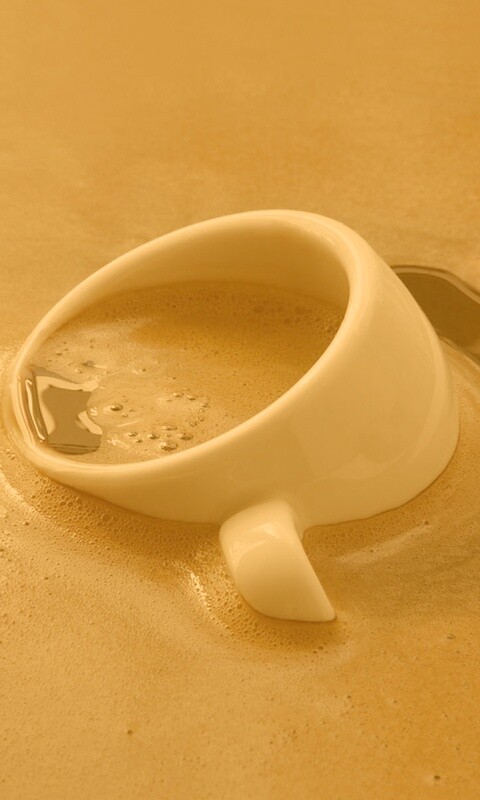 Чашка тонет в кофе обои