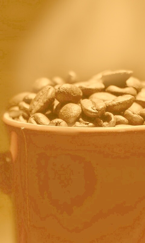 Полная кружка кофейных зёрен обои