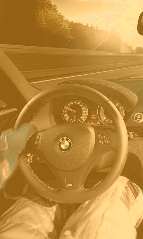 За рулём BMW обои