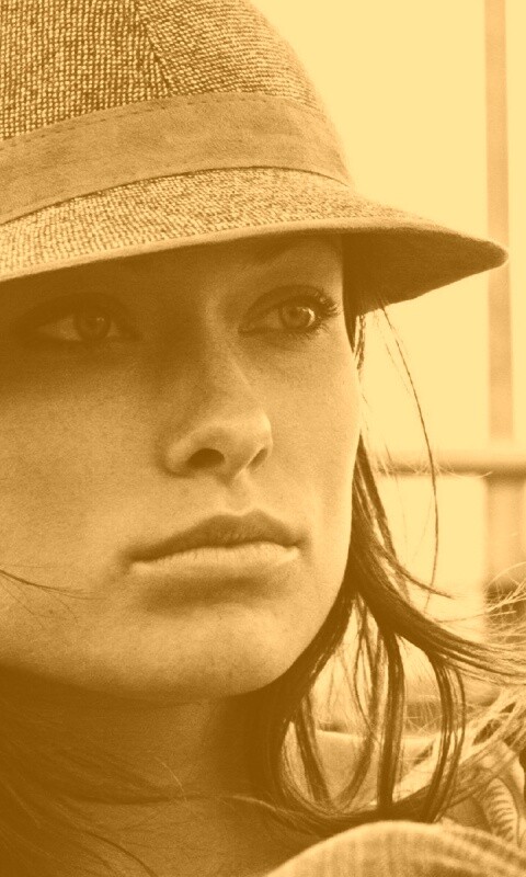 Оливия Уайлд в шикарной шляпе обои