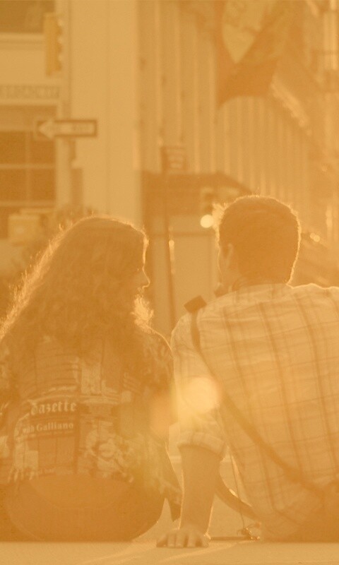 Девушка и парень с велосипедом на закате обои