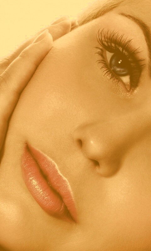 Взгляд из под ресниц обои