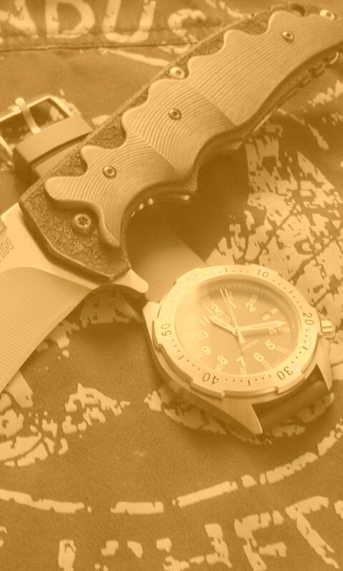 Солдатские часы и нож обои