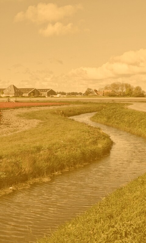 Канал вдоль дороги обои