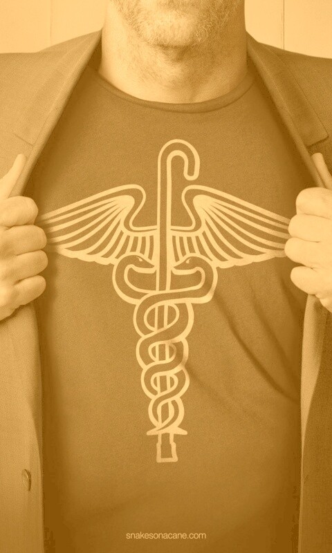 Футболка со змеями и тростью обои