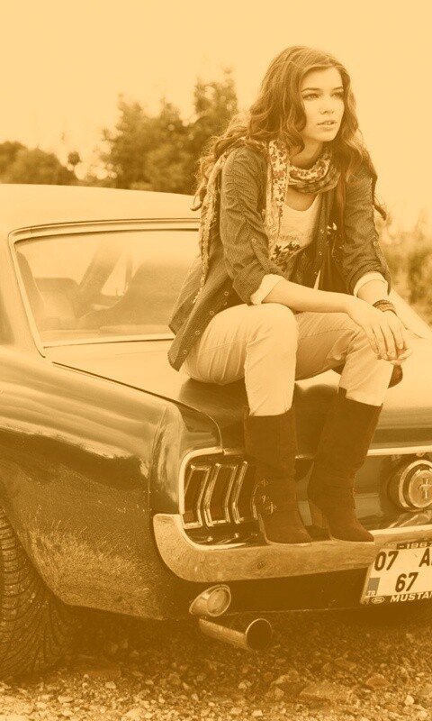 Девушка на мустанге обои