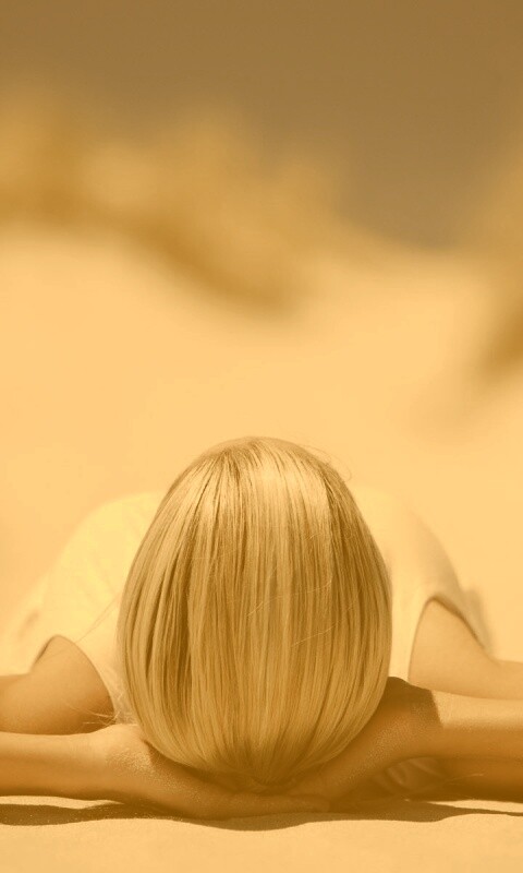 Девушка на солнце обои