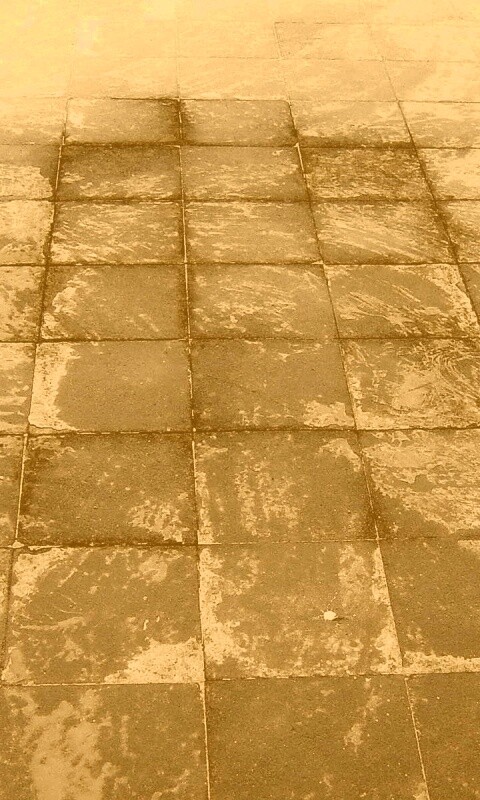 Дорога из серой плитки обои