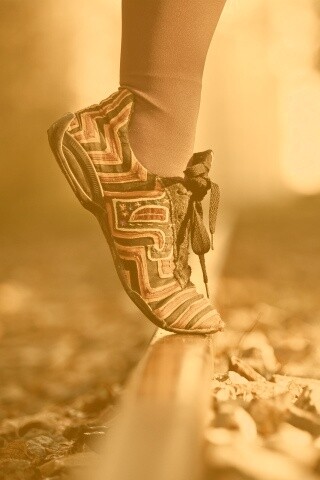 Разноцветные кроссовки обои